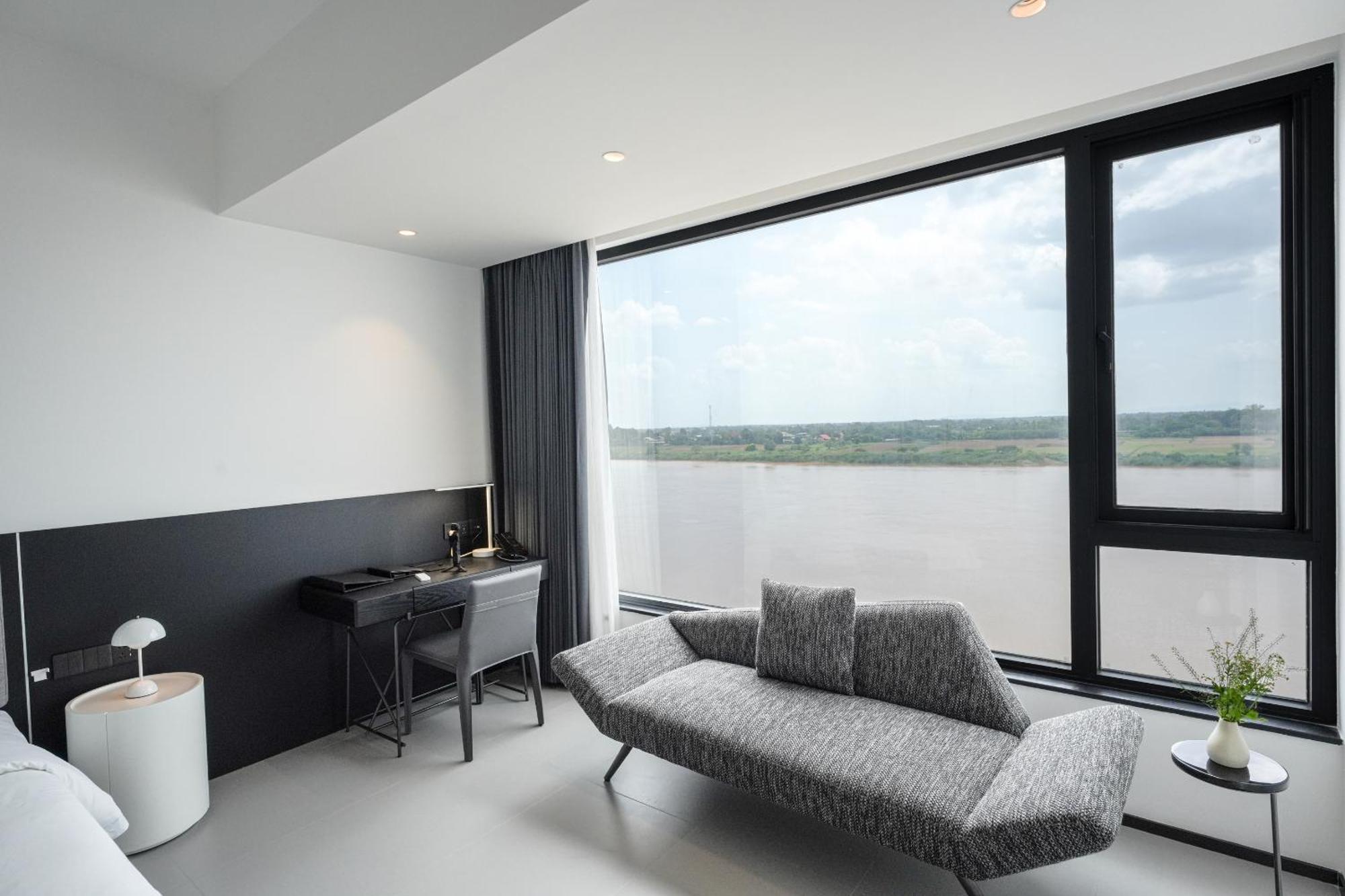One Riviera Hotel And Residences Ban Souanmone Экстерьер фото