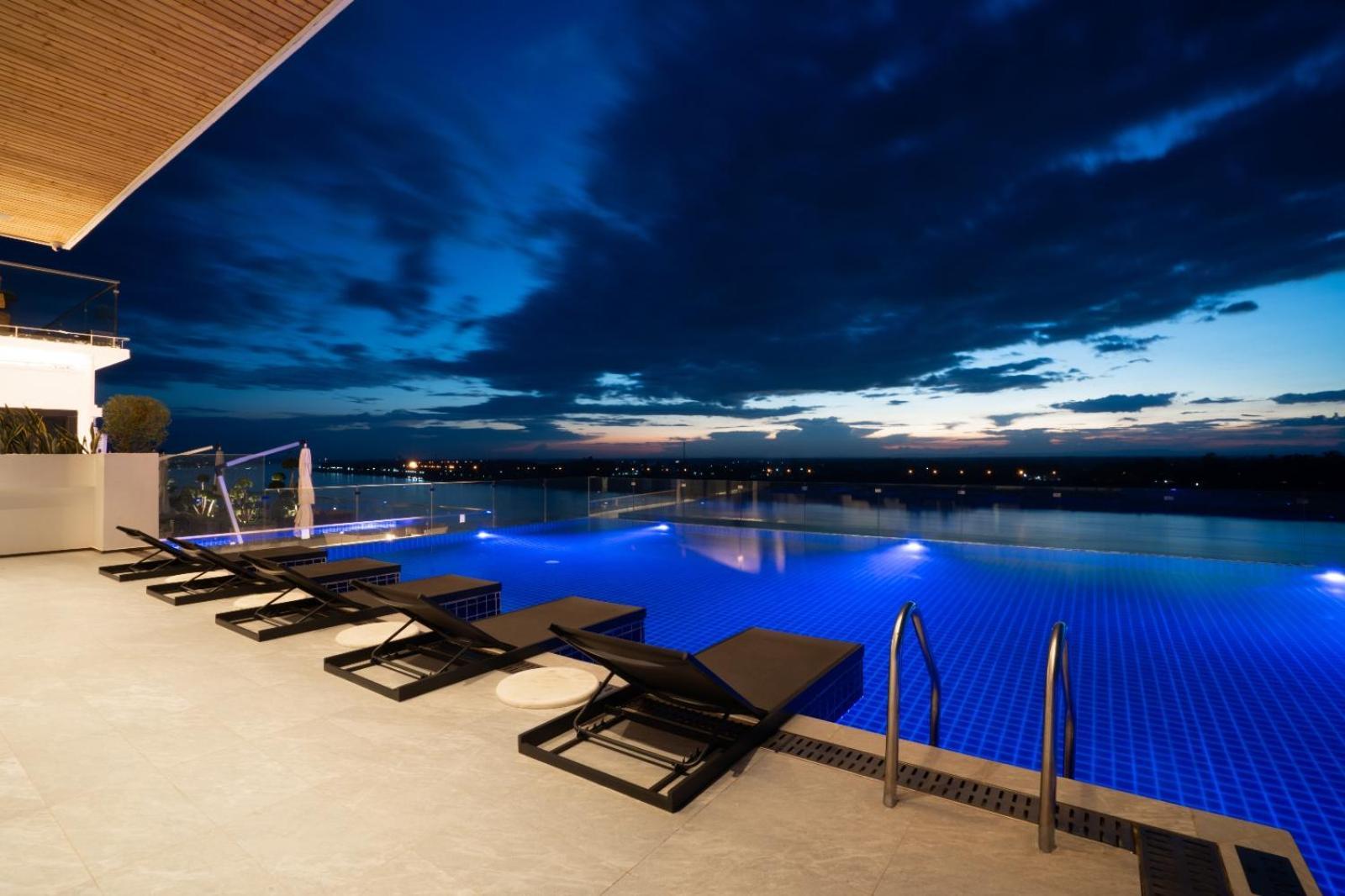 One Riviera Hotel And Residences Ban Souanmone Экстерьер фото