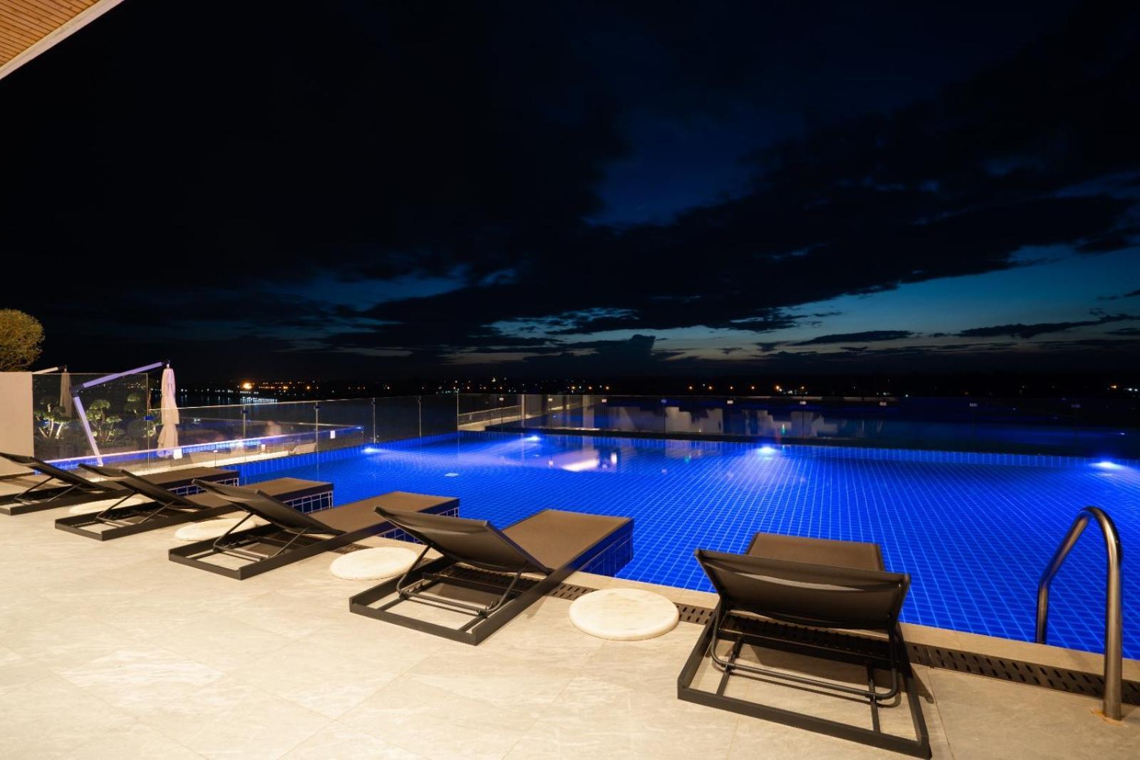 One Riviera Hotel And Residences Ban Souanmone Экстерьер фото