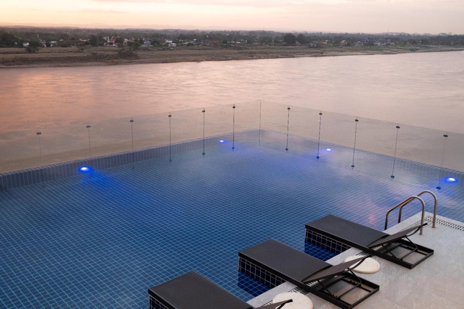 One Riviera Hotel And Residences Ban Souanmone Экстерьер фото