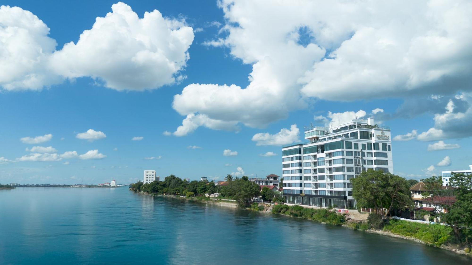 One Riviera Hotel And Residences Ban Souanmone Экстерьер фото